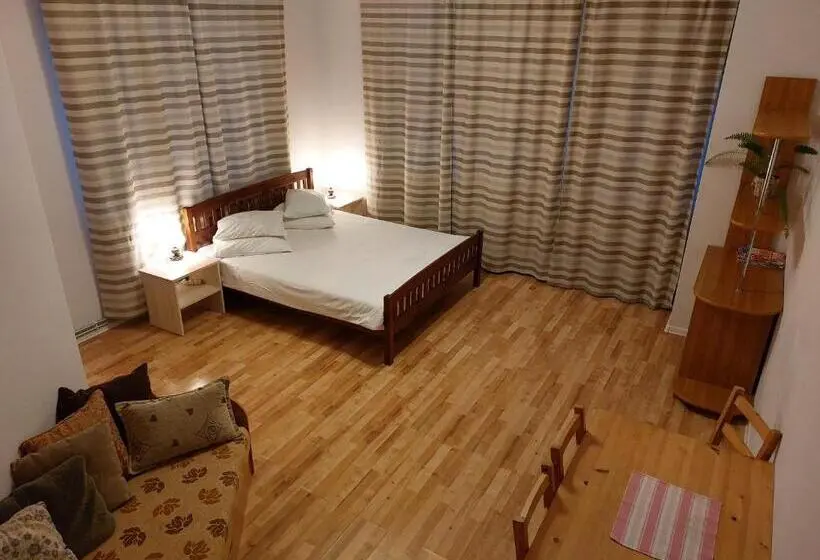 Comfort room with balcony, Arsenal