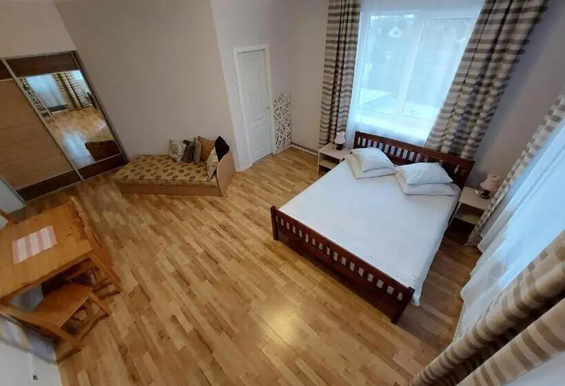 Comfort room with balcony, Arsenal
