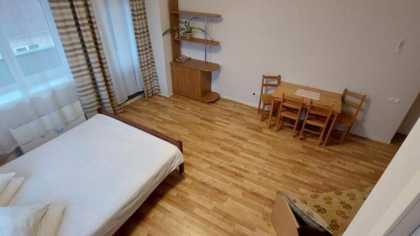 Comfort room with balcony, Arsenal