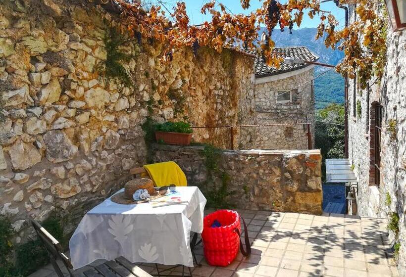 إستوديو قياسى مزودة بتراس, B&b Milleunapietra Romantic Guest House