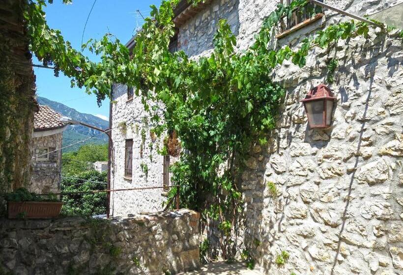 إستوديو قياسى مزودة بتراس, B&b Milleunapietra Romantic Guest House