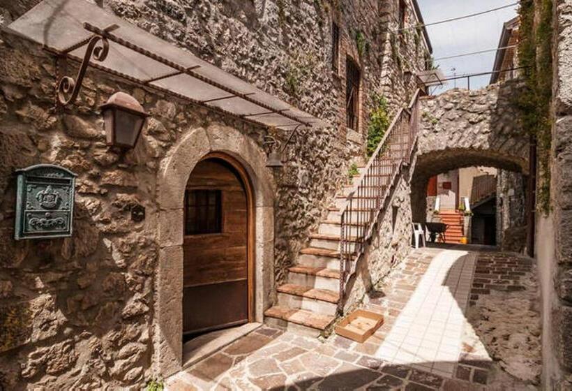 إستوديو قياسى مزودة بتراس, B&b Milleunapietra Romantic Guest House