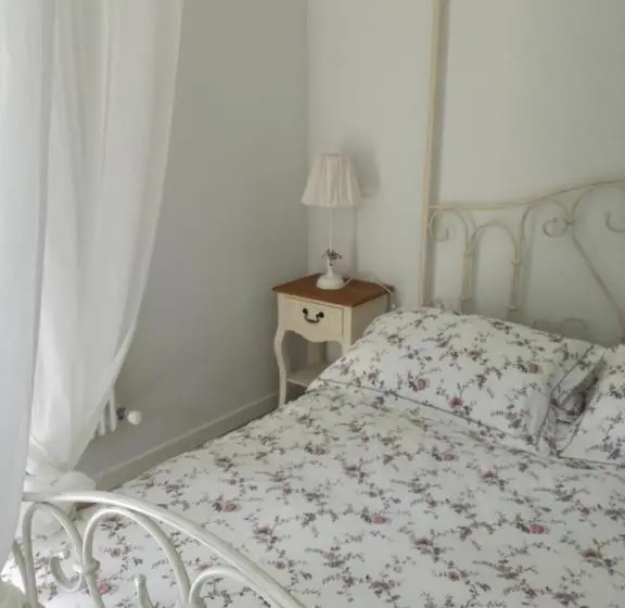 اتاق استاندارد سه نفره, B&b Nadine