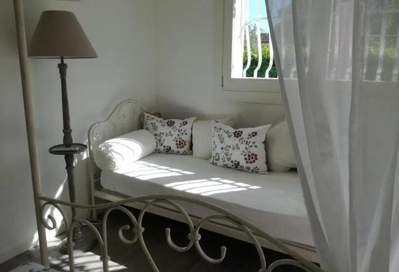 اتاق استاندارد سه نفره, B&b Nadine