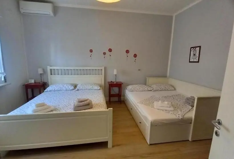 اتاق لوکس چهار تخته, B&b Nadine