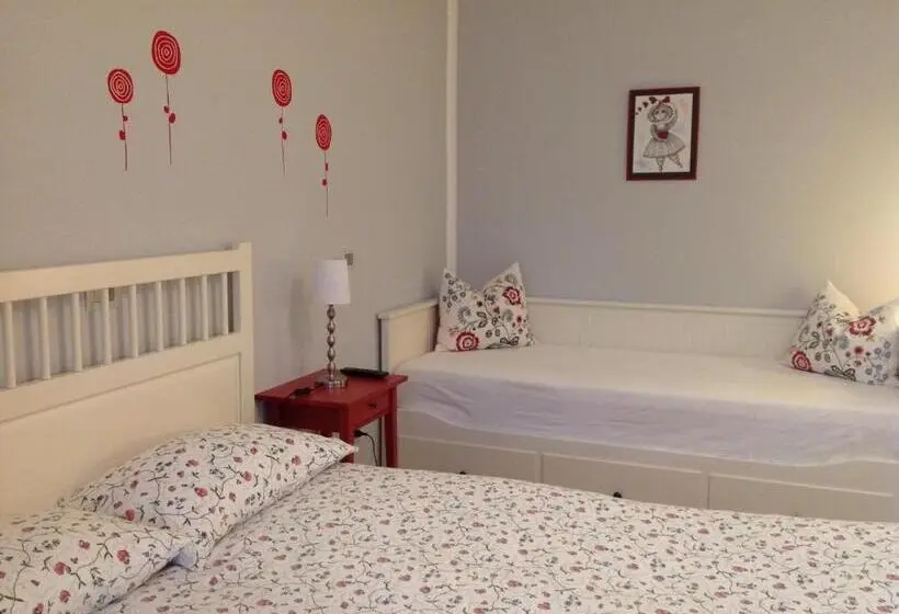 اتاق لوکس چهار تخته, B&b Nadine