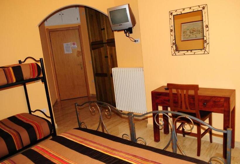 חדר סטנדרט לארבעה, Affittacamere S Ortensia