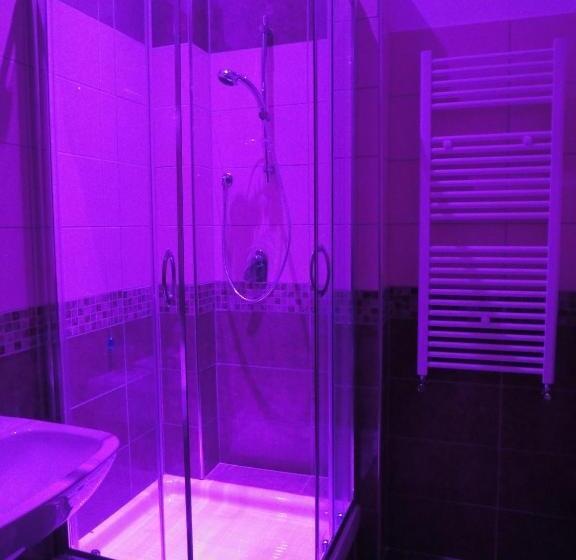 اتاق استاندارد سه نفره, Il Fuso