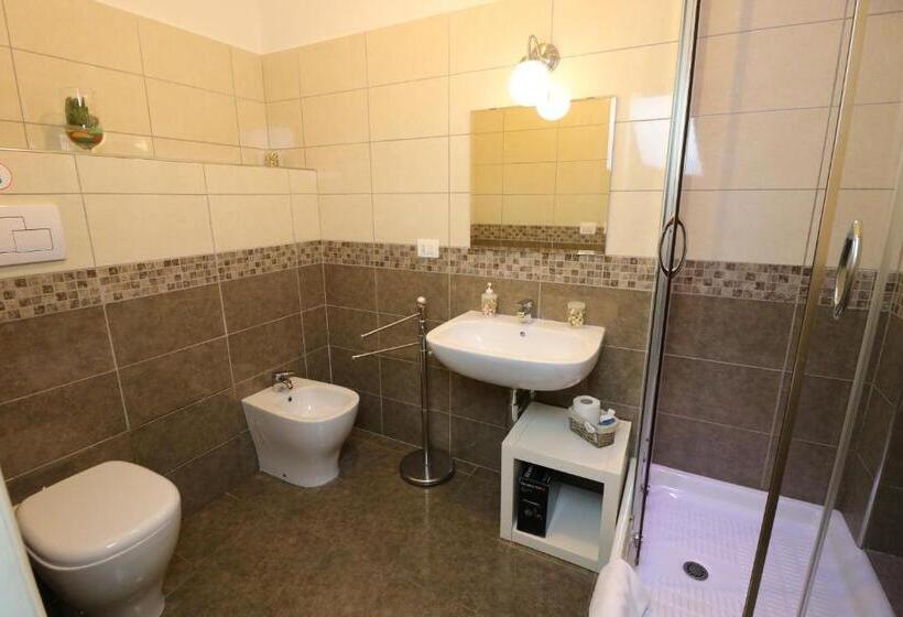 اتاق استاندارد سه نفره, Il Fuso