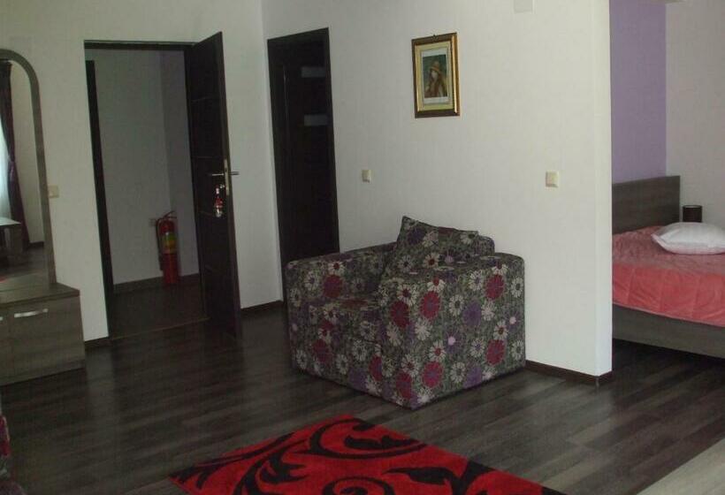 스탠다드 스튜디오 정원 전망, Eden Maison