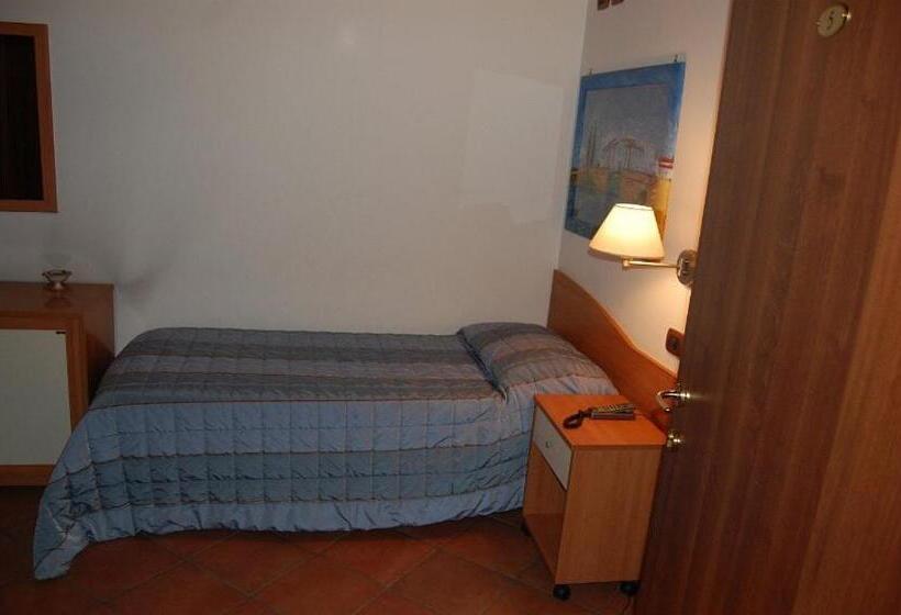 غرفة قياسية فردية, Il Rustico