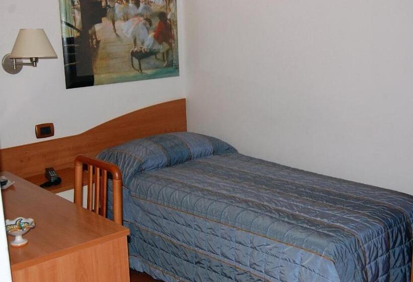 غرفة قياسية فردية, Il Rustico