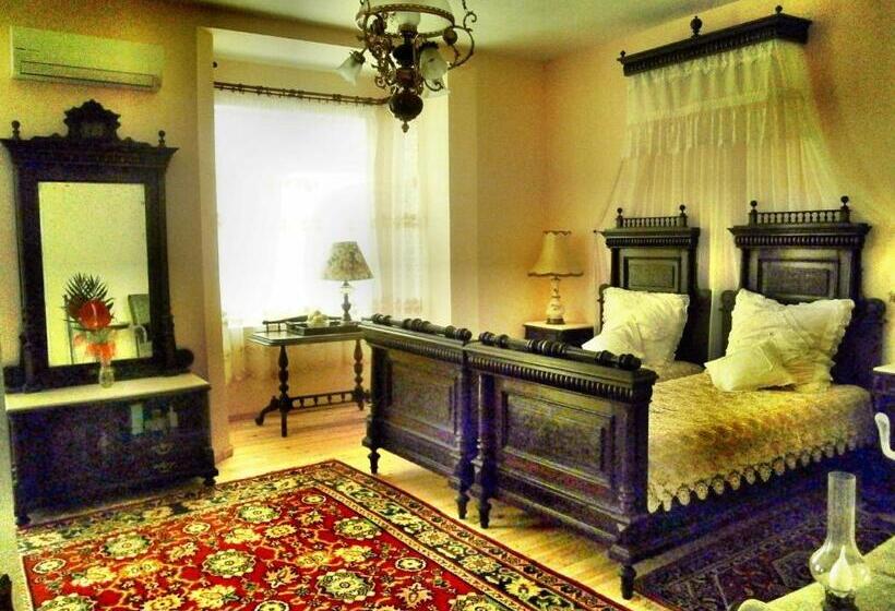 带阳台的豪华间, Retro 19th Century Guest House