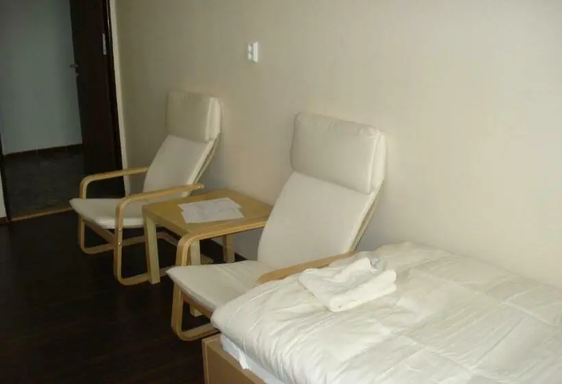 浴室共有スタンダード4人用ルーム, Ubytovací Areál Rouchovany