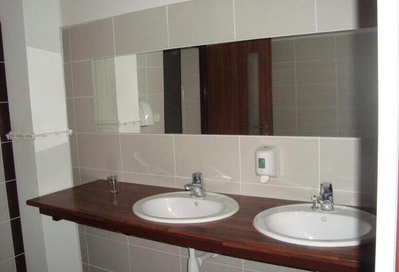 스탠다드 트리픔 룸 공동욕실, Ubytovací Areál Rouchovany