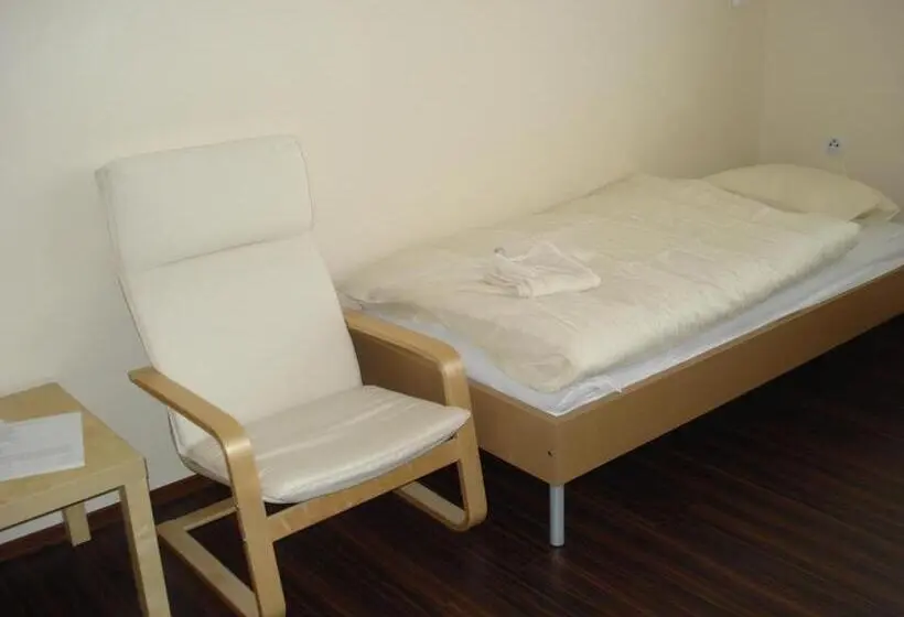 浴室共有スタンダード4人用ルーム, Ubytovací Areál Rouchovany