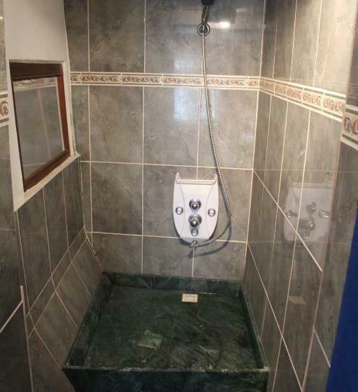 اتاق استاندارد, Fun House