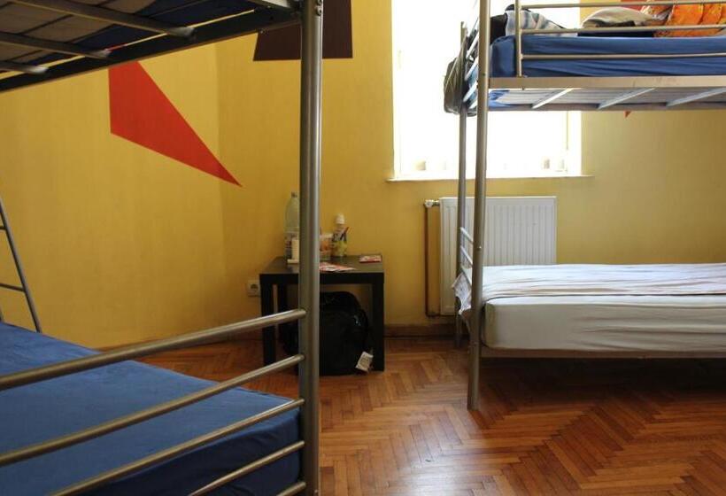 تختخواب در اتاق مشترک, Fun House