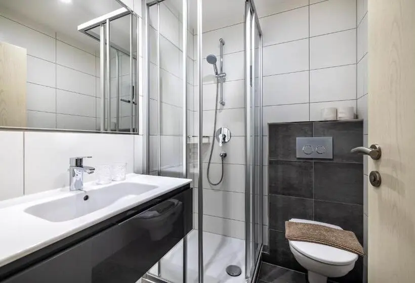 Huoneisto 3 Makuuhuonetta, Aparthotel Jägerheim