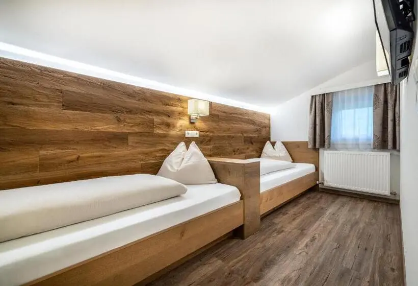 Huoneisto 3 Makuuhuonetta, Aparthotel Jägerheim