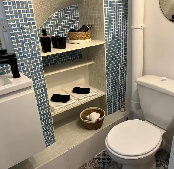 スタンダードスタジオ, L Auberge Espagnole   Bed & Breakfast