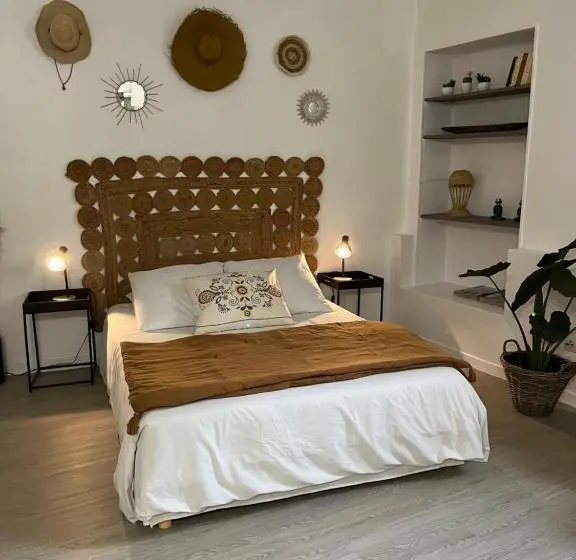 スタンダードスタジオ, L Auberge Espagnole   Bed & Breakfast