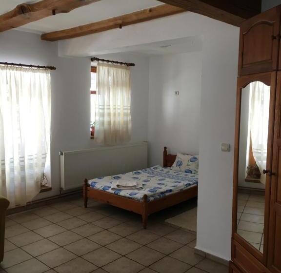 주니어 스위트, Pri Chakara