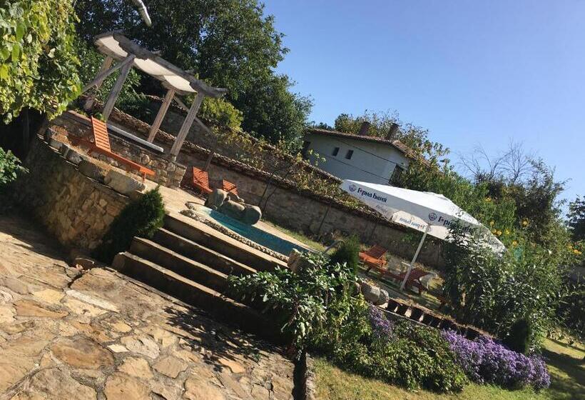 침실 1개 주택, Pri Chakara