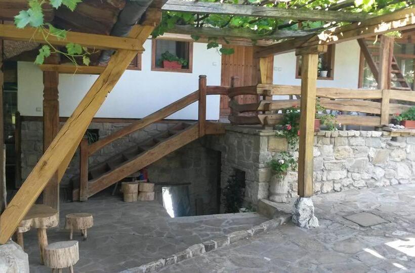 침실 1개 주택, Pri Chakara