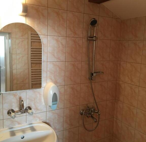 주니어 스위트, Pri Chakara