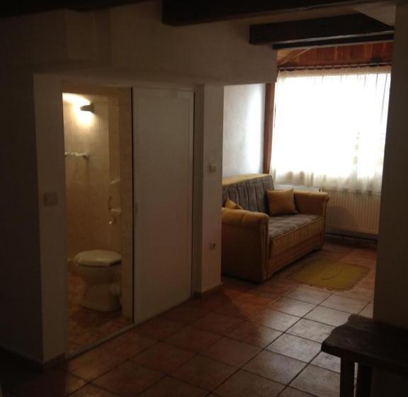 주니어 스위트, Pri Chakara