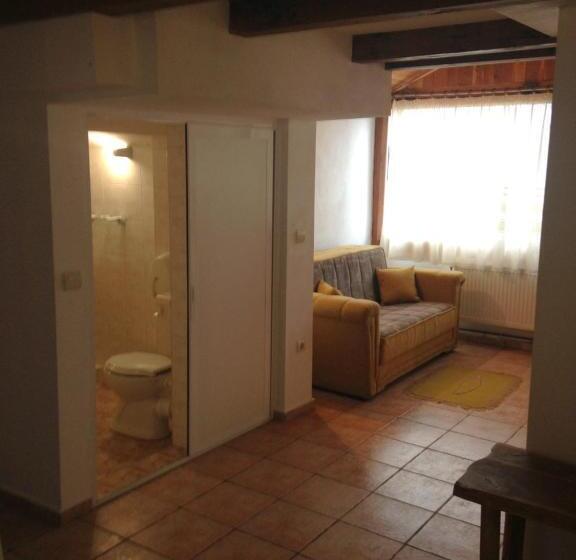 주니어 스위트, Pri Chakara