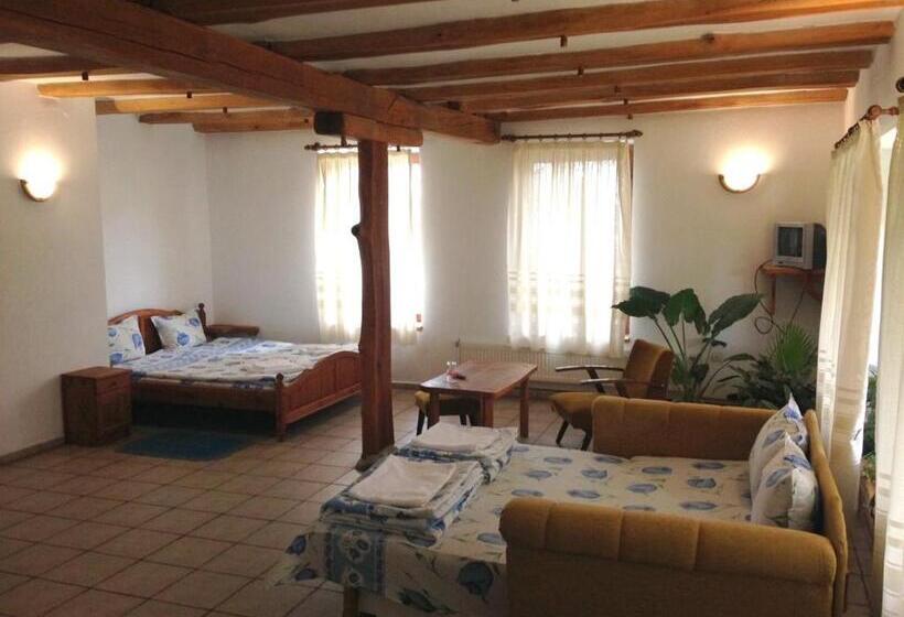 주니어 스위트, Pri Chakara