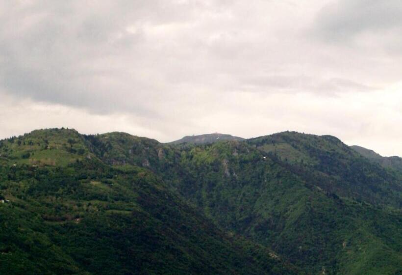 سوئیت جونیور با چشم‌انداز کوهستان, Luxury House B&b