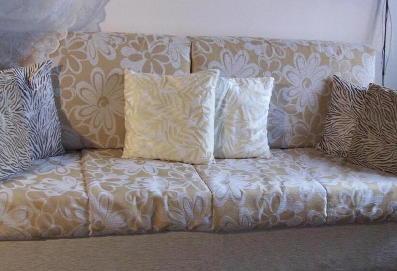 سوئیت جونیور با چشم‌انداز کوهستان, Luxury House B&b