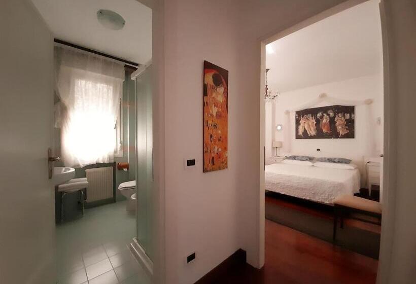 سوییت جونیور با بالکن, Luxury House B&b