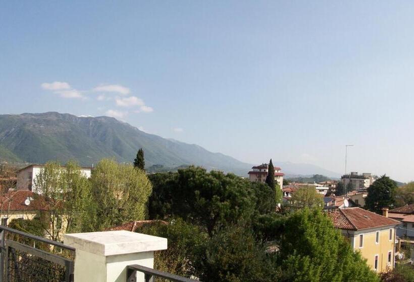 سوییت جونیور با بالکن, Luxury House B&b