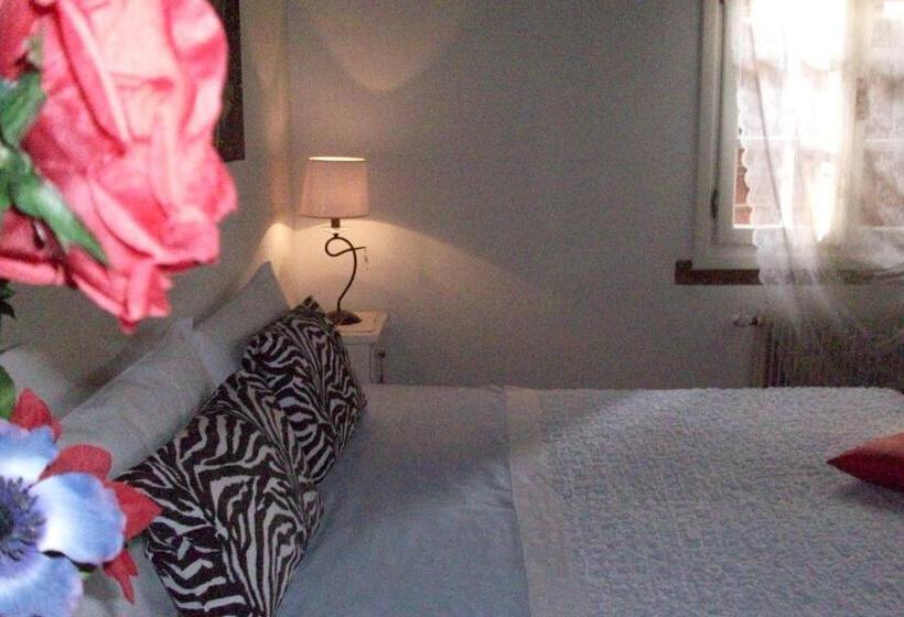 سوییت جونیور با بالکن, Luxury House B&b