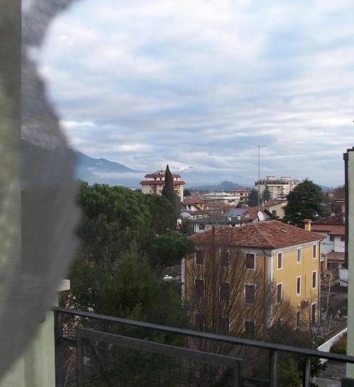 سوییت جونیور با بالکن, Luxury House B&b