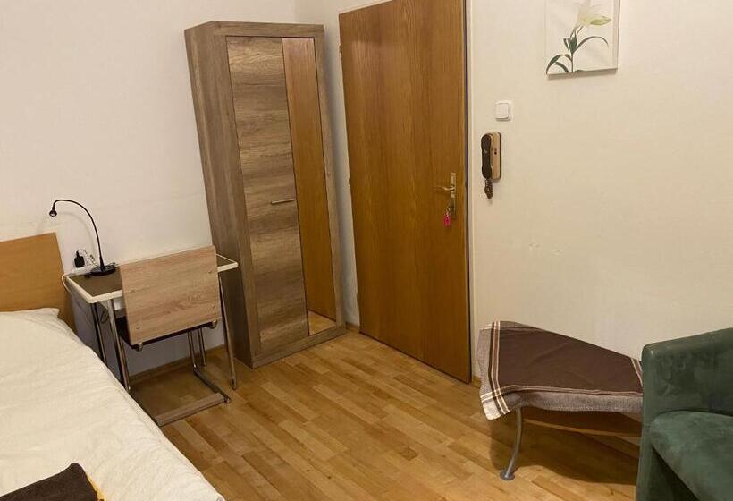 스탠다드 스튜디오, Apartmány   Penzion Smetanka