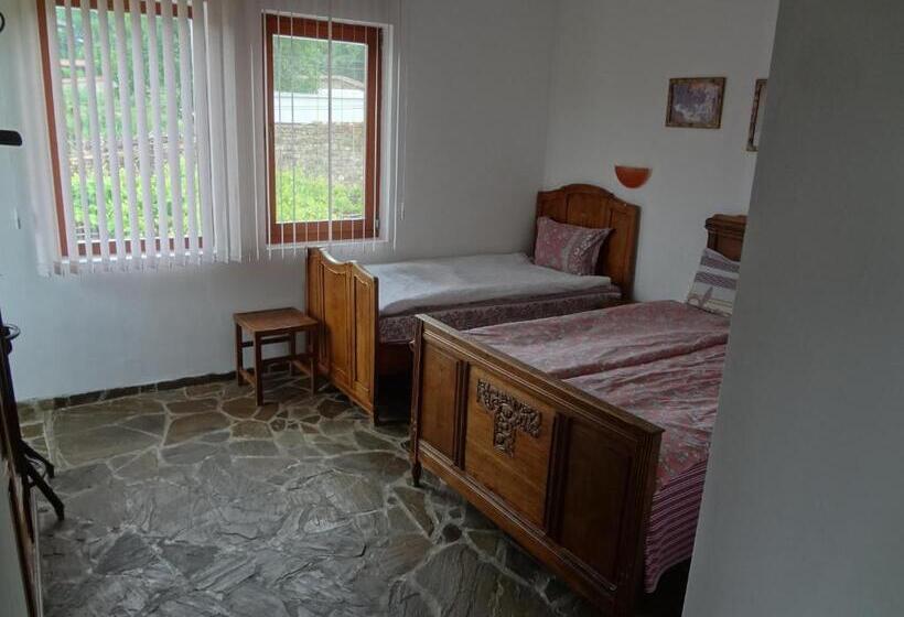 Номер Стандарт Трехместный, Guest House Diabora