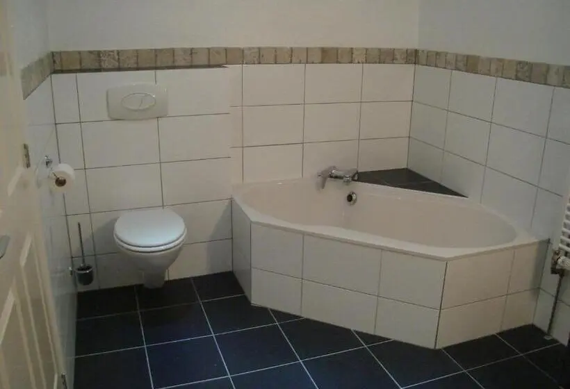 Huoneisto 1 Makuuhuone Puutarhanäkymä, Roing B&b