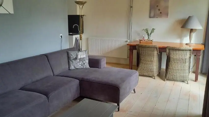 Huoneisto 1 Makuuhuone Puutarhanäkymä, Roing B&b