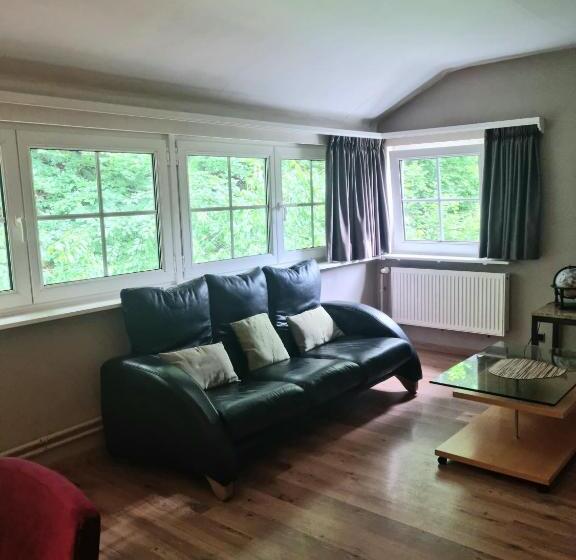 スイート, Le Manoir De Morimont