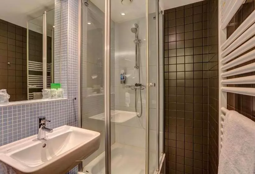 Standardzimmer, Meininger Hotel Berlin Airport