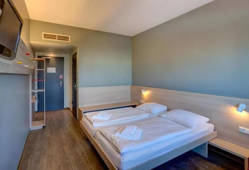 Standardzimmer, Meininger Hotel Berlin Airport