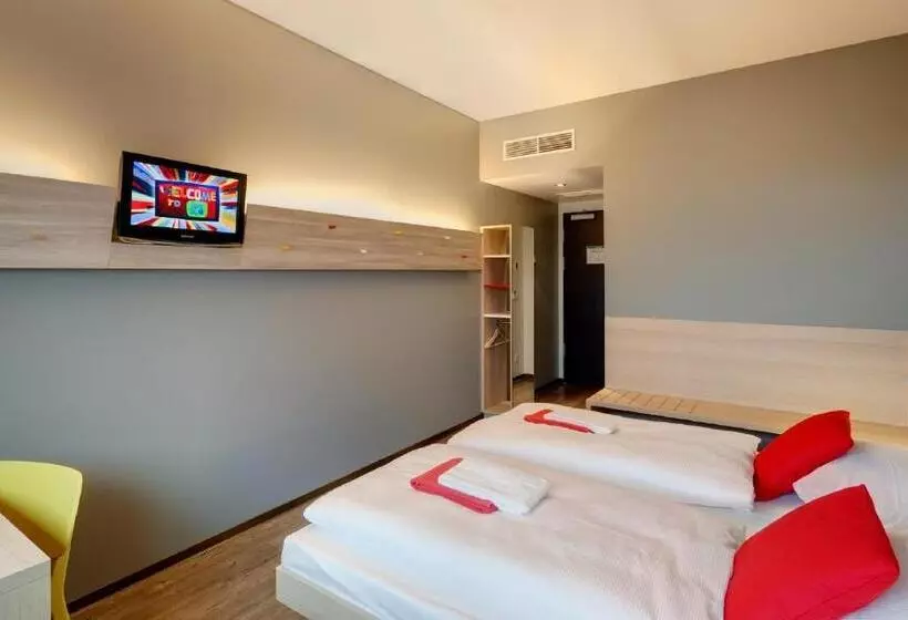 Standardzimmer, Meininger Hotel Berlin Airport