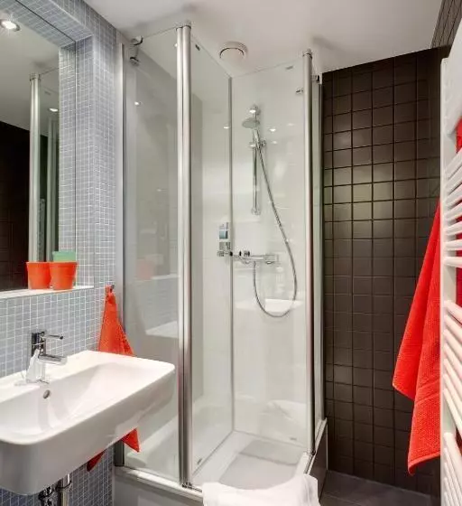 Standardzimmer, Meininger Hotel Berlin Airport