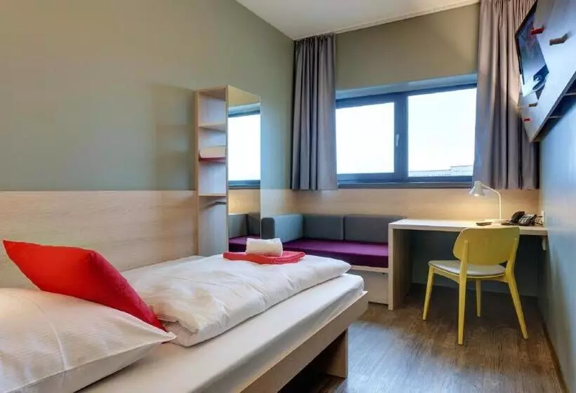 Standardeinzelzimmer, Meininger Hotel Berlin Airport
