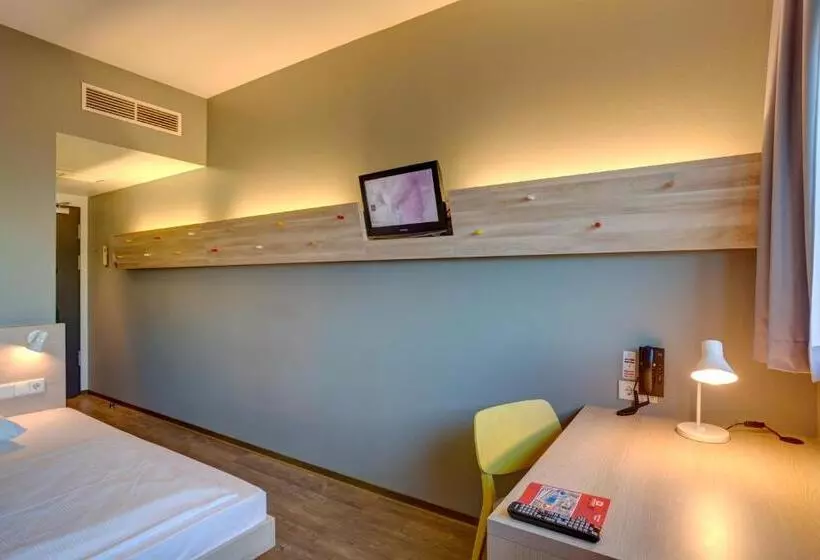 Standardeinzelzimmer, Meininger Hotel Berlin Airport